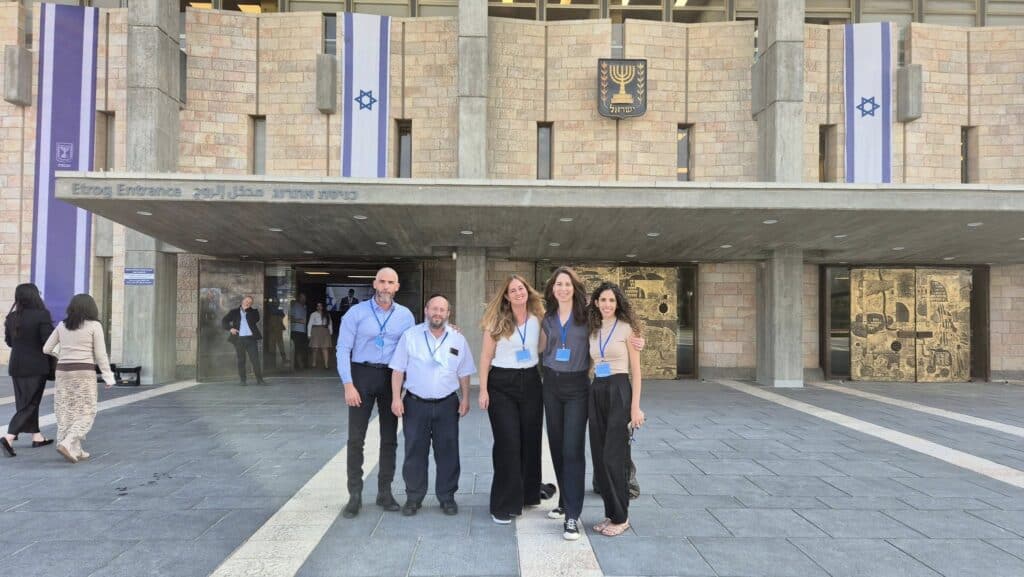 נציגי אמב"י ביום המודעות הבינלאומי לגמגום בכנסת
